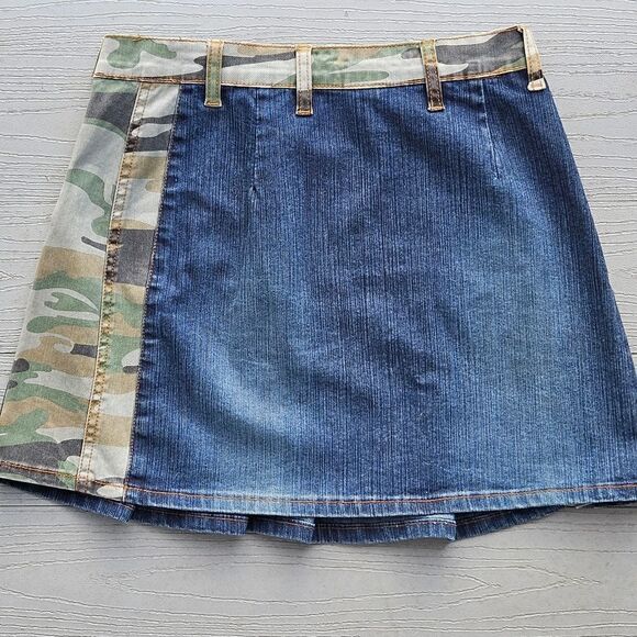 CARBON CAMO pleated mini skirt size 3 - Picture 3 of 9